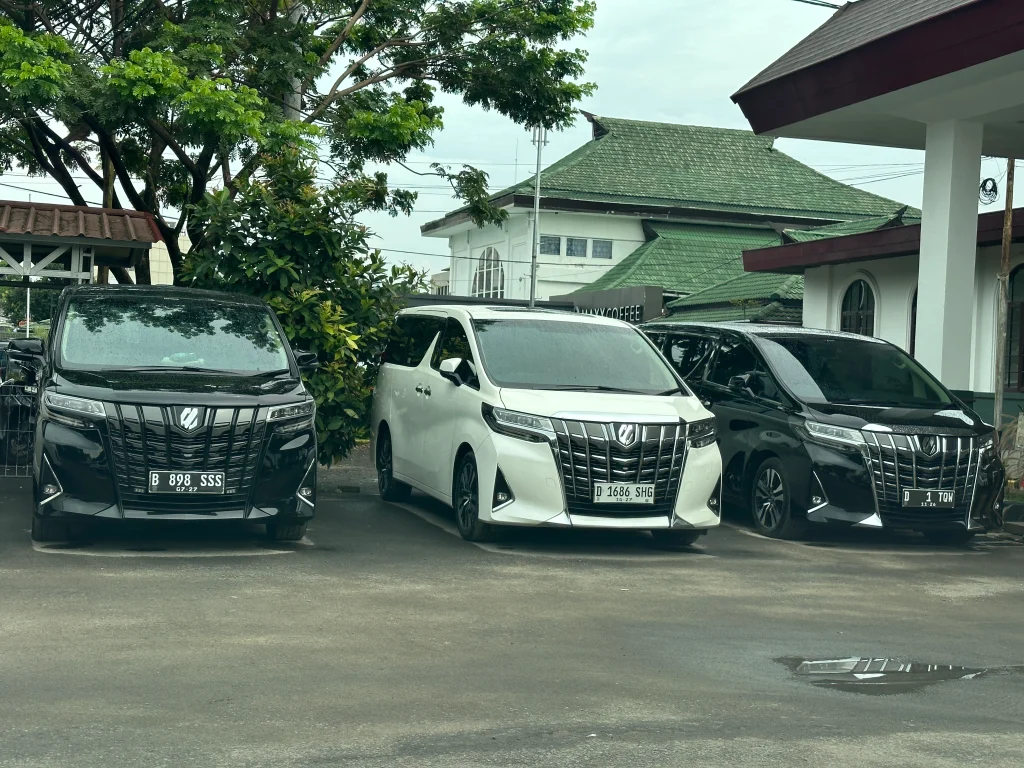 rental alphard bandung