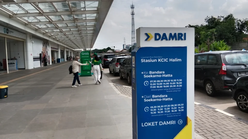 Cara Naik Whoosh dari Bandara Soekarno Hatta ke Stasiun Halim