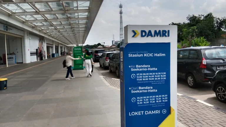 Cara Naik Whoosh dari Bandara Soekarno Hatta ke Stasiun Halim