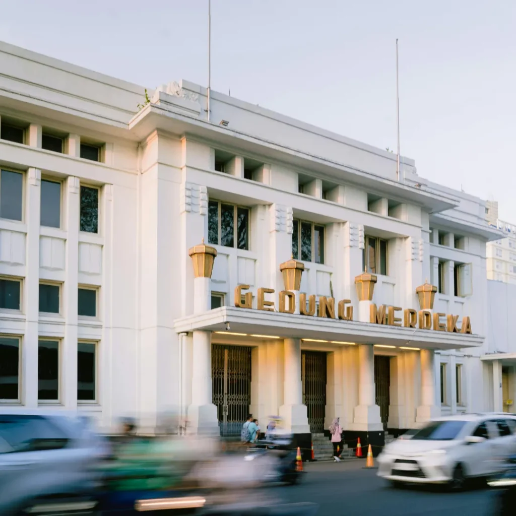 kenapa bandung banyak bangunan belanda 