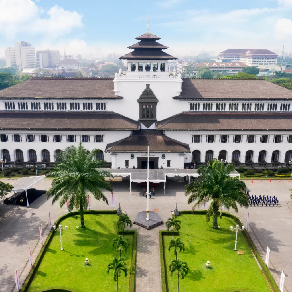 kenapa dinamakan gedung sate bandung