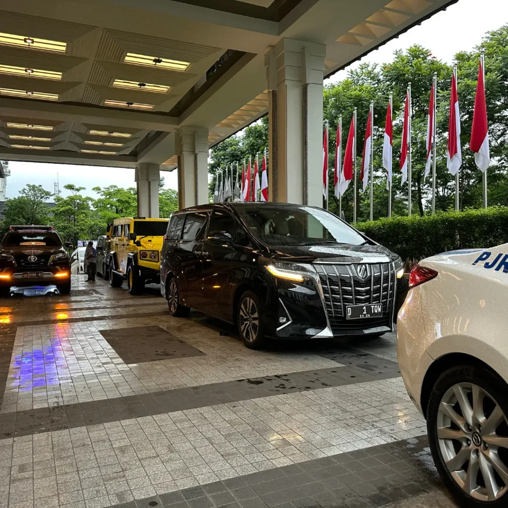 sewa alphard harian
