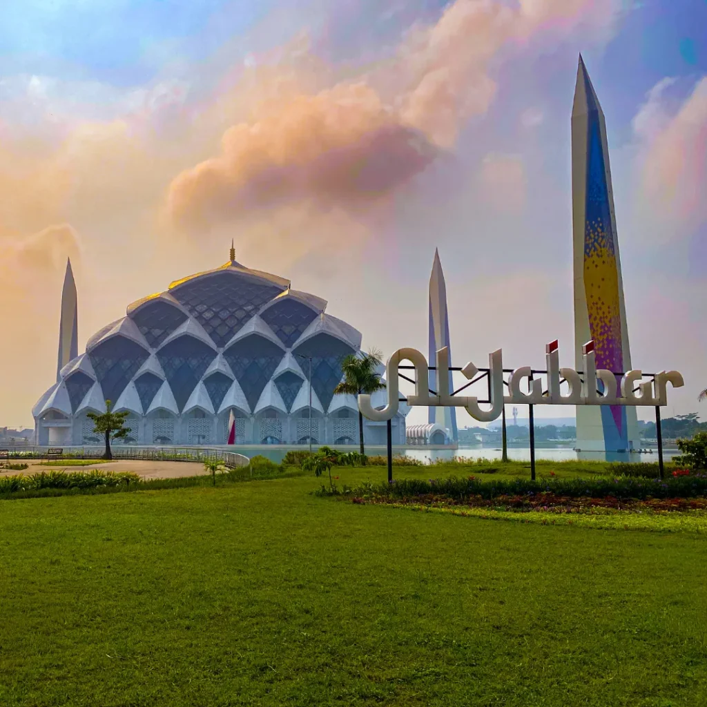 wisata dekat masjid al jabbar bandung