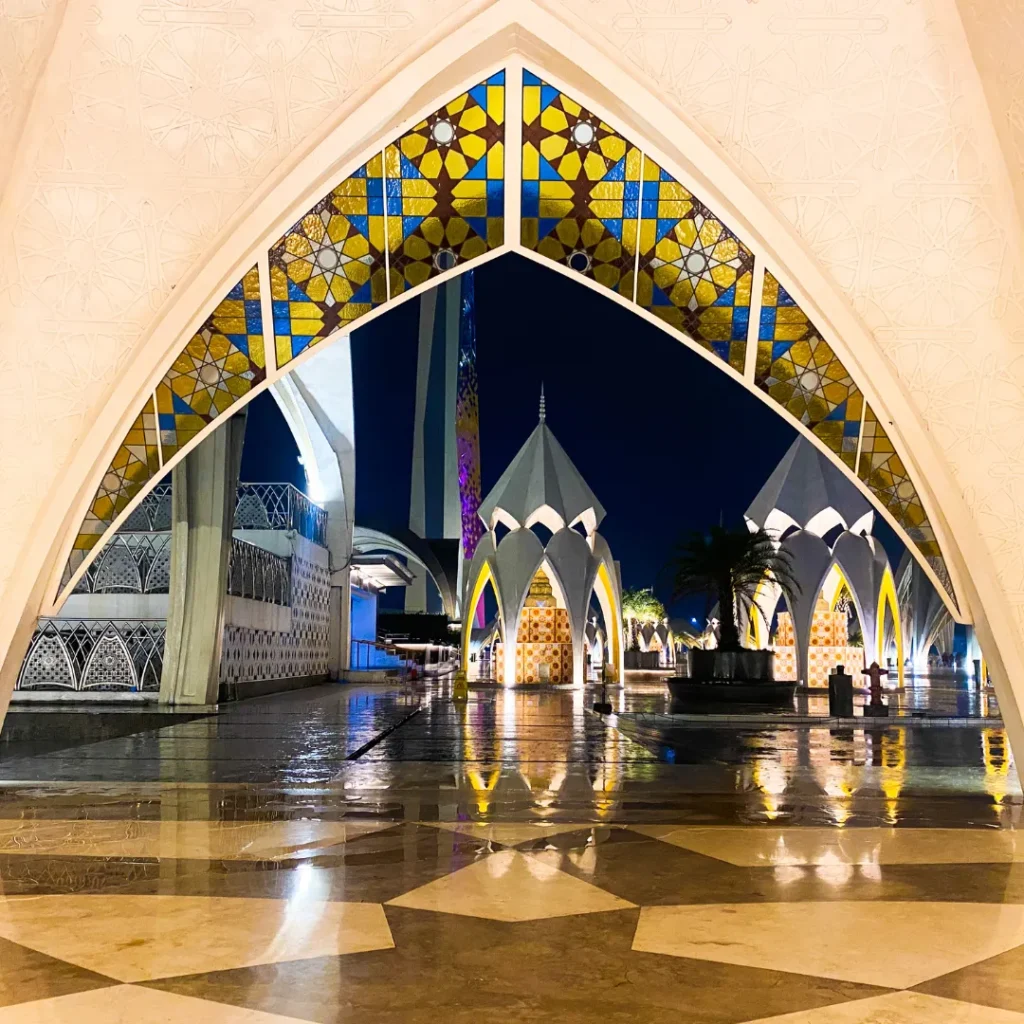 wisata dekat masjid al jabbar bandung