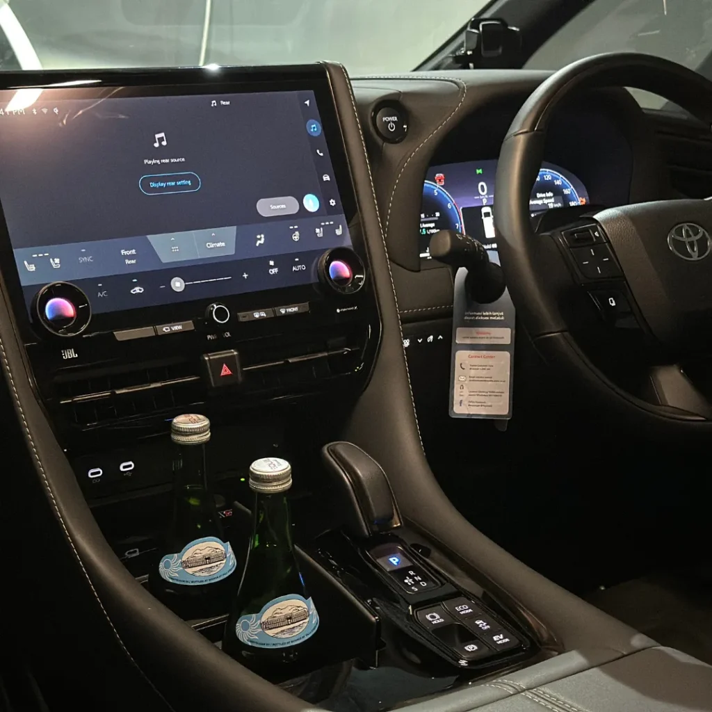 isi dalam mobil alphard