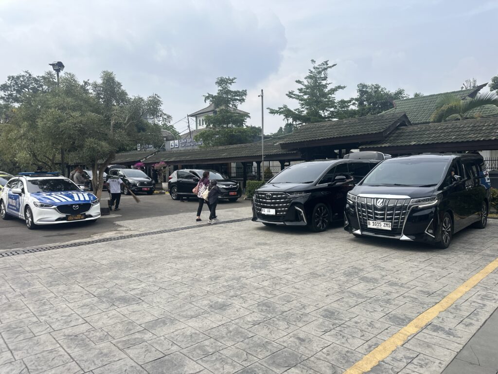 sewa alphard bandung