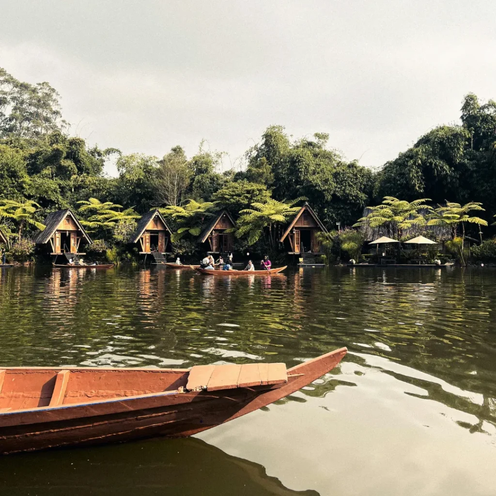 tempat wisata di bandung plus penginapan murah